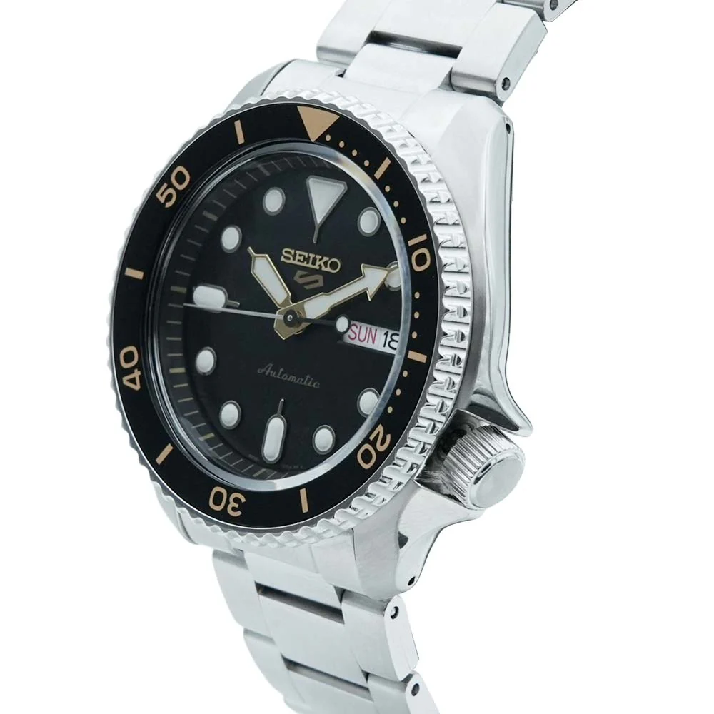 Seiko SRPD57K1 — циферблат крупным планом, чёрный с золотыми метками
