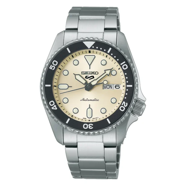 Seiko SRPK31K1 — бежевый циферблат, чёрный безель, стальной браслет