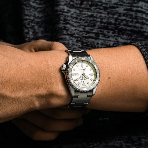 Seiko SRPK31K1 на руке — бежевый циферблат, стальной браслет