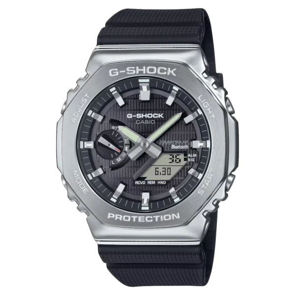 Casio G-Shock GBM-2100-1A серебристые восьмиугольные часы с Bluetooth на белом фоне