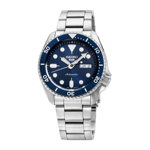 Seiko SRPD51K1 5 Sports с синим циферблатом на белом фоне