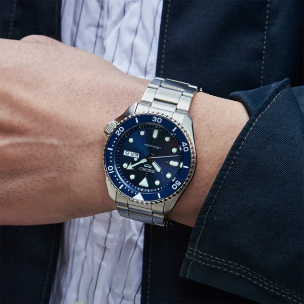 Seiko SRPD51K1 5 Sports на запястье