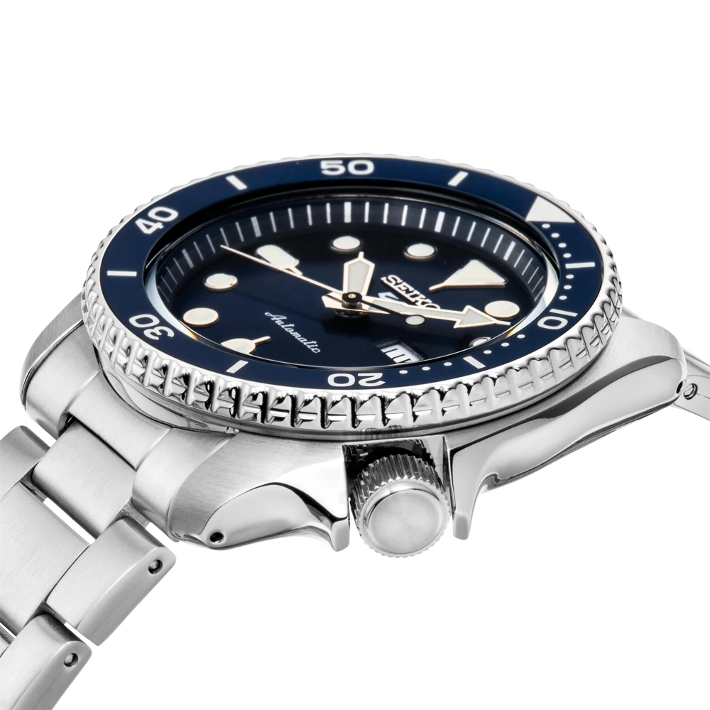 Seiko SRPD51K1 5 Sports — профиль корпуса и заводная головка