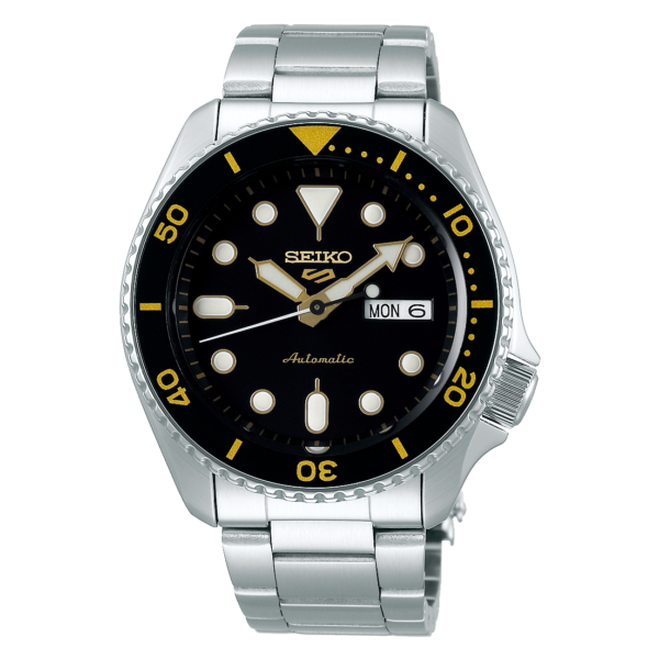 Seiko 5 Sports SRPD57K1 — чёрный циферблат, золотистые метки и стальной браслет