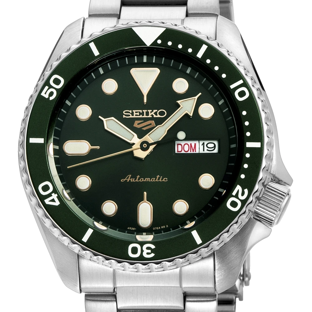 Seiko SRPD63K1 5 Sports — крупный план зелёного циферблата