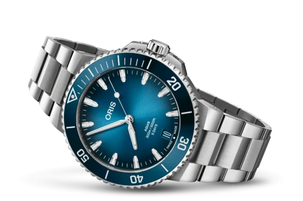 Oris 01 400 7790 4135-07 8 23 02PEB — общий вид на белом фоне