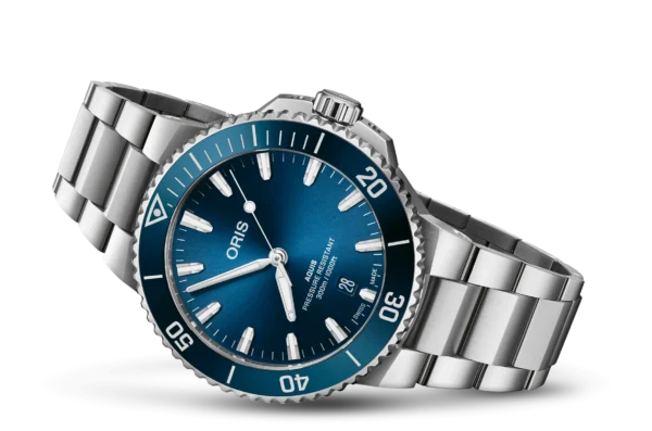 Oris 01 733 7787 4135-07 8 22 04PEB — общий вид на белом фоне