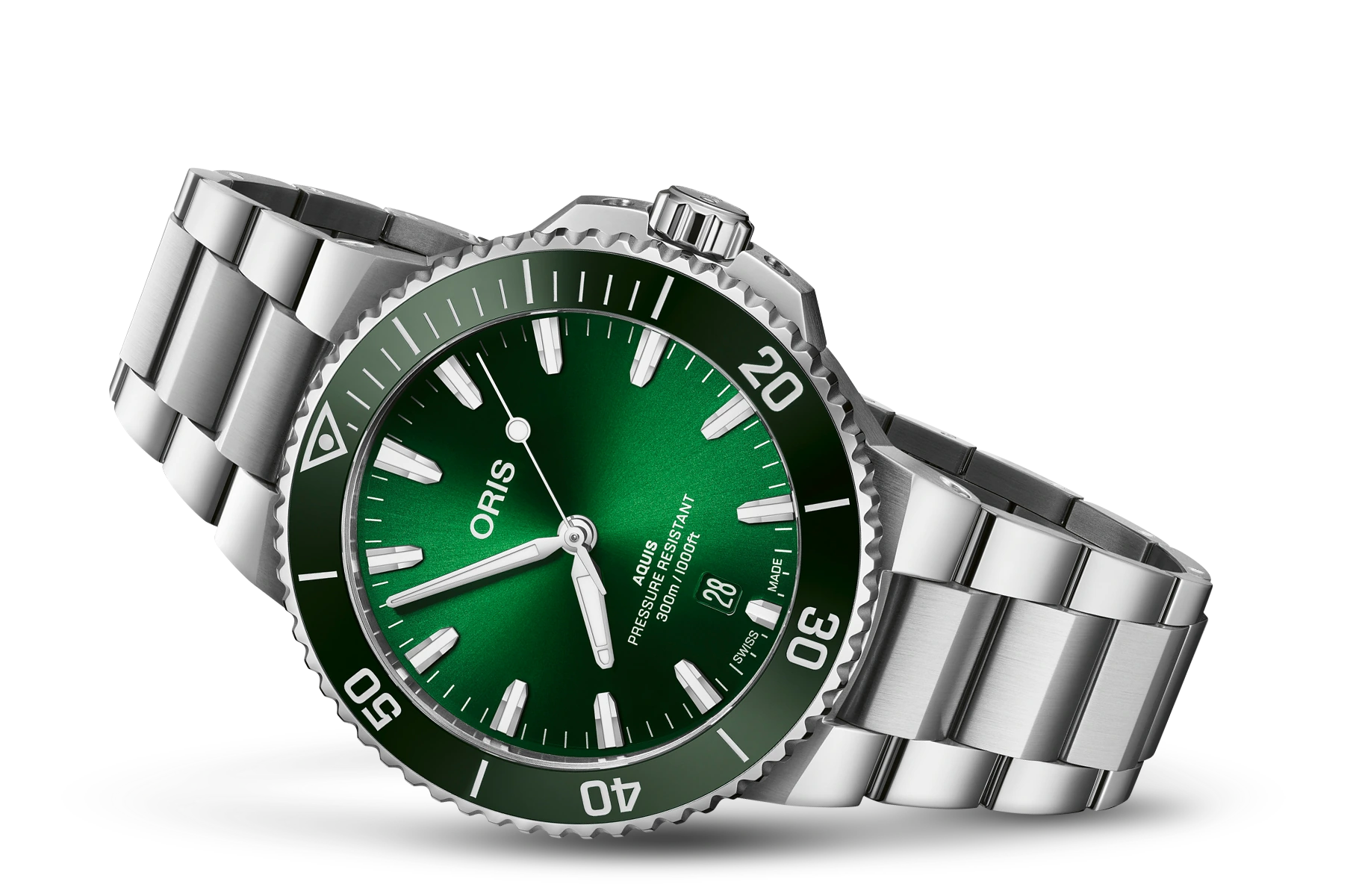 Oris 01 733 7787 4157-07 8 22 04PEB — общий вид на белом фоне