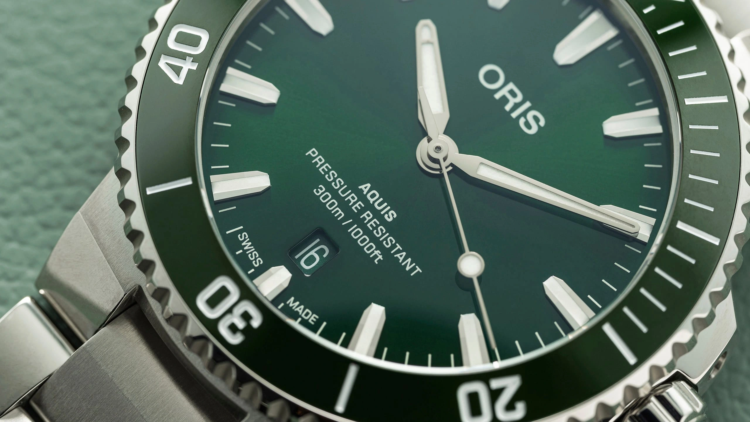 Oris 01 733 7787 4157-07 8 22 04PEB — деталь часов