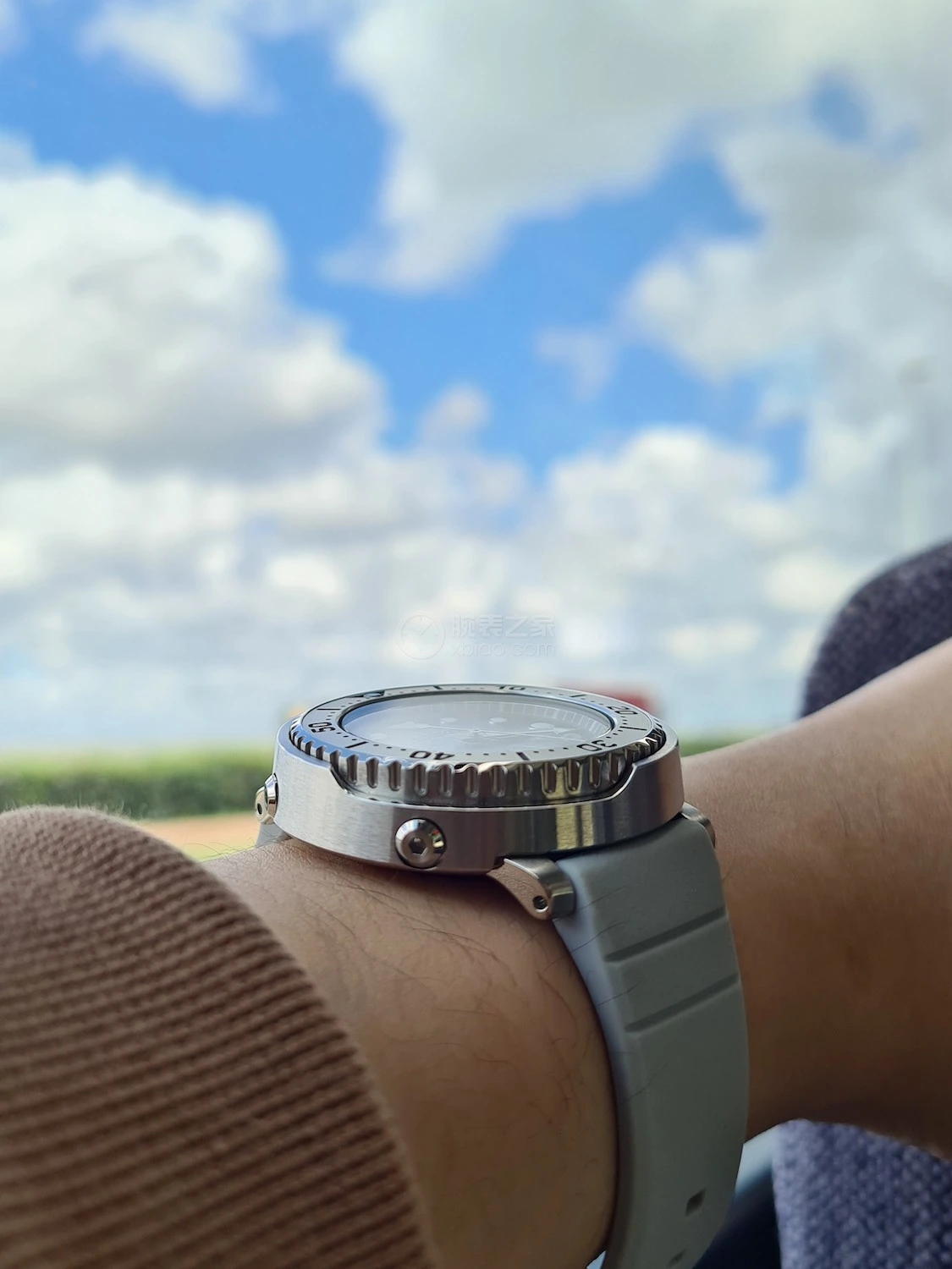 Seiko SRPG59K1 — профиль корпуса на запястье