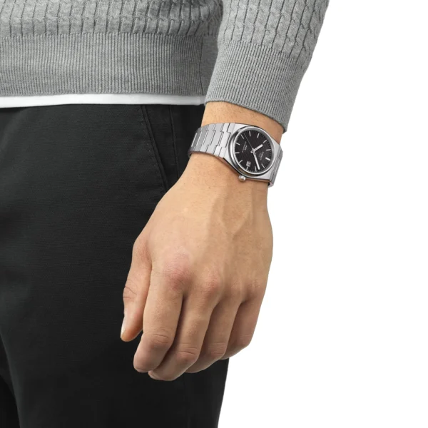 Tissot PRX Powermatic 80 T137.407.11.051.00 — на запястье Tissot PRX Powermatic 80 T137.407.11.051.00 — на запястье