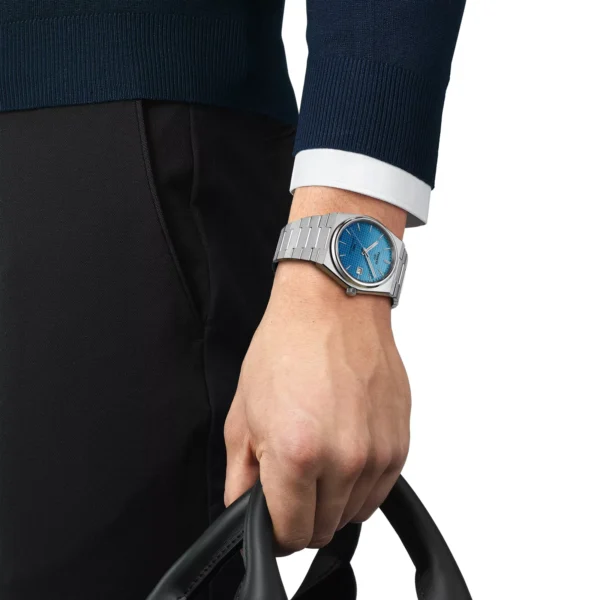 Tissot PRX Powermatic 80 T137.407.11.351.01 — на запястье Tissot PRX Powermatic 80 T137.407.11.351.01 — на запястье