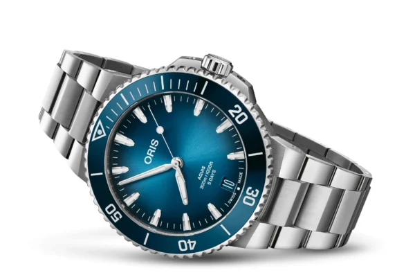 Oris 01 400 7790 4135-07 8 23 02PEB — общий вид на белом фоне