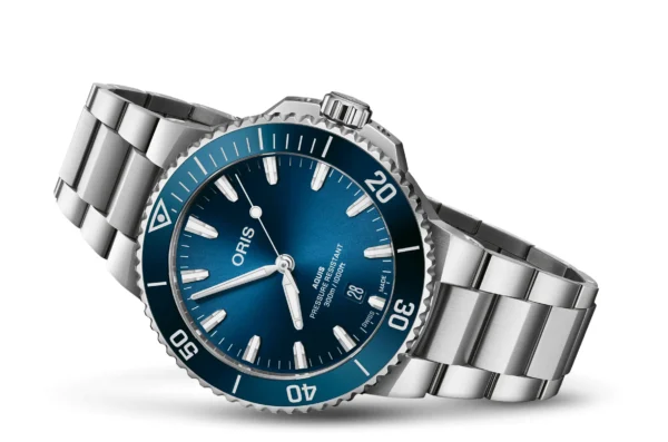 Oris 01 733 7787 4135-07 8 22 04PEB — общий вид на белом фоне
