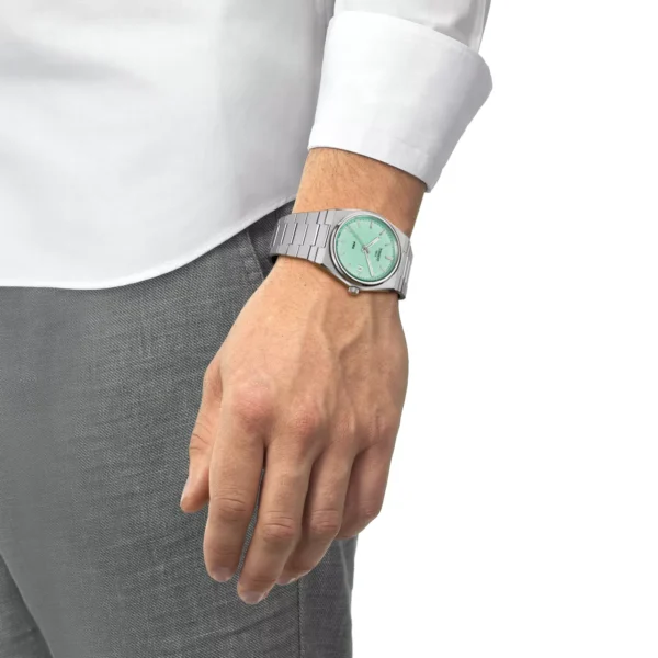 Tissot T137.410.11.091.01 PRX Quartz с светло-зелёным циферблатом на запястье