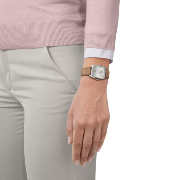 Tissot T159.909.16.031.00 Stylist с серебристым циферблатом на запястье