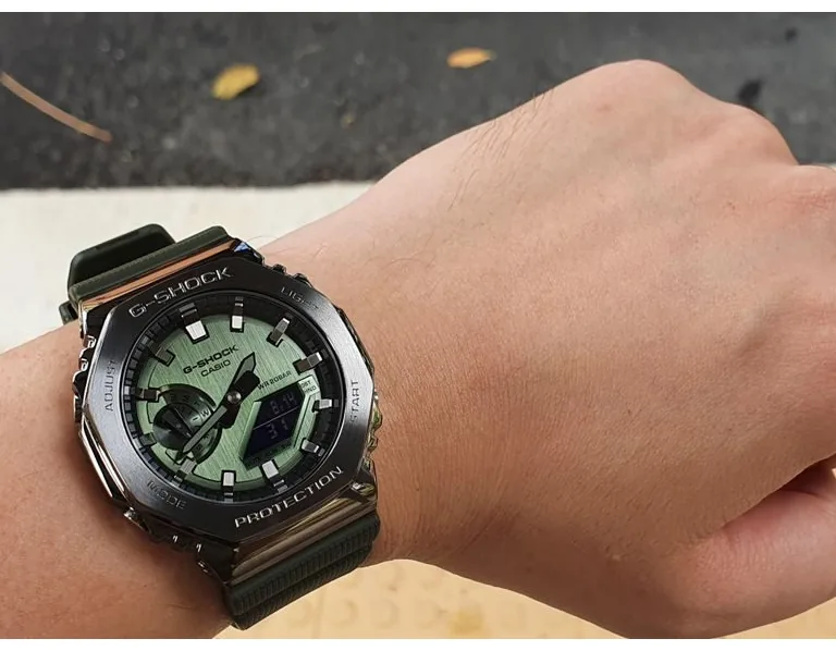 Casio GM-2100B-3A — часы на запястье
