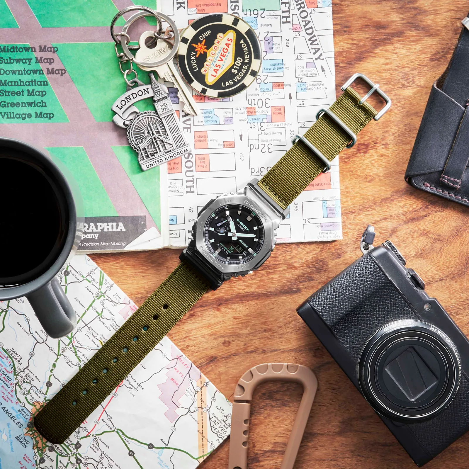Casio GM-2100CB-3A — рекламный снимок