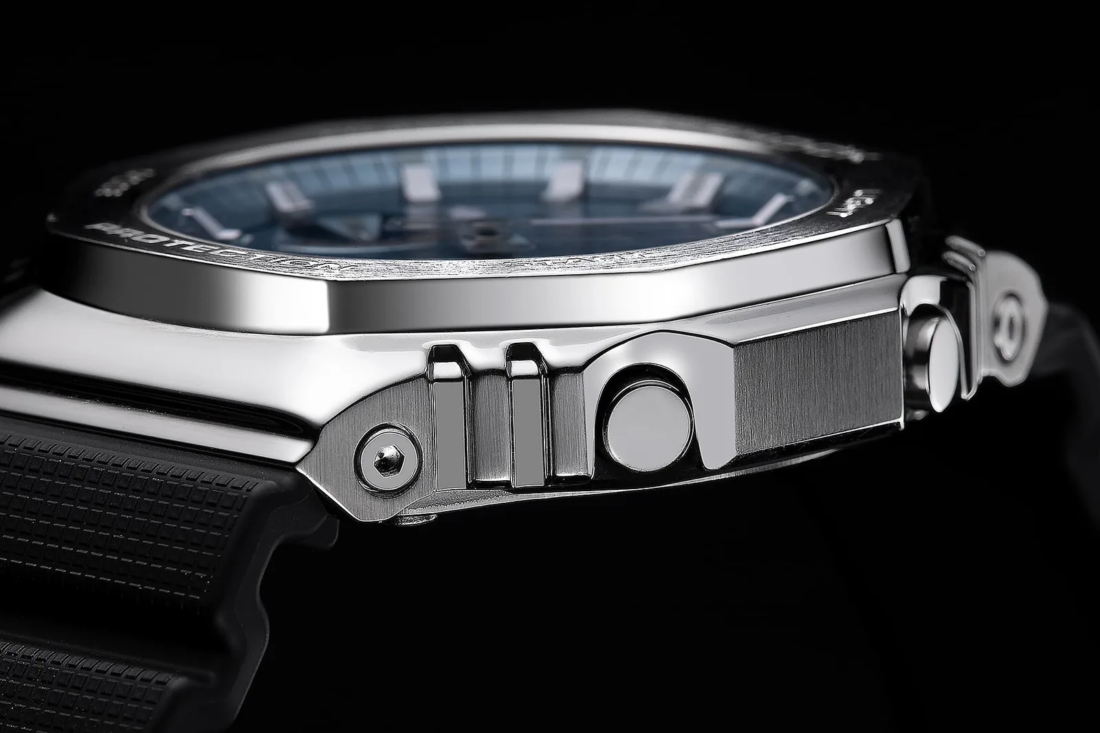Casio GBM-2100A-1A2 — корпус сбоку