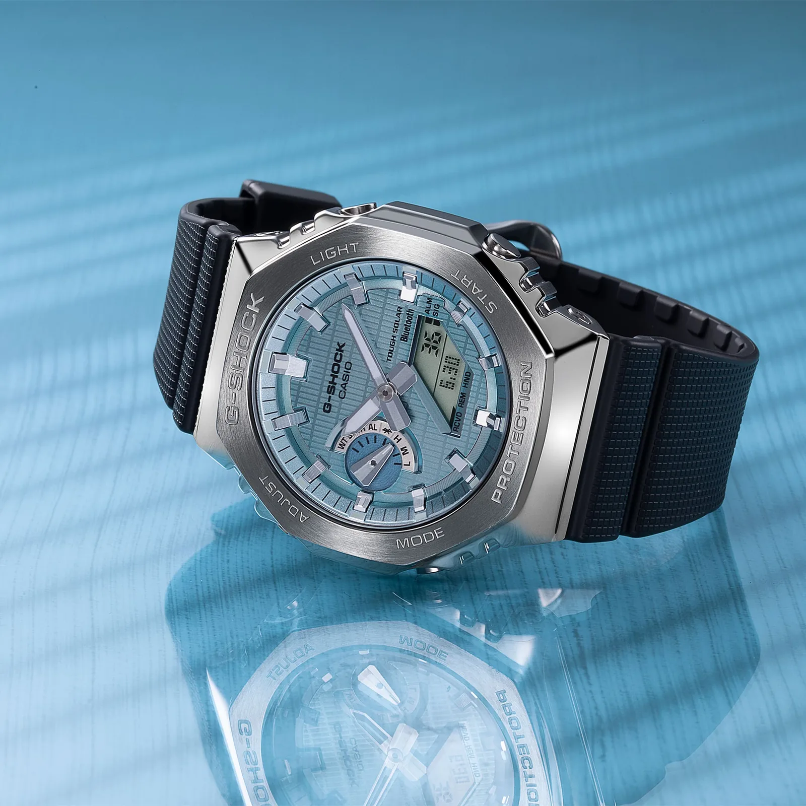 Casio GBM-2100A-1A2 — часы в студийной композиции