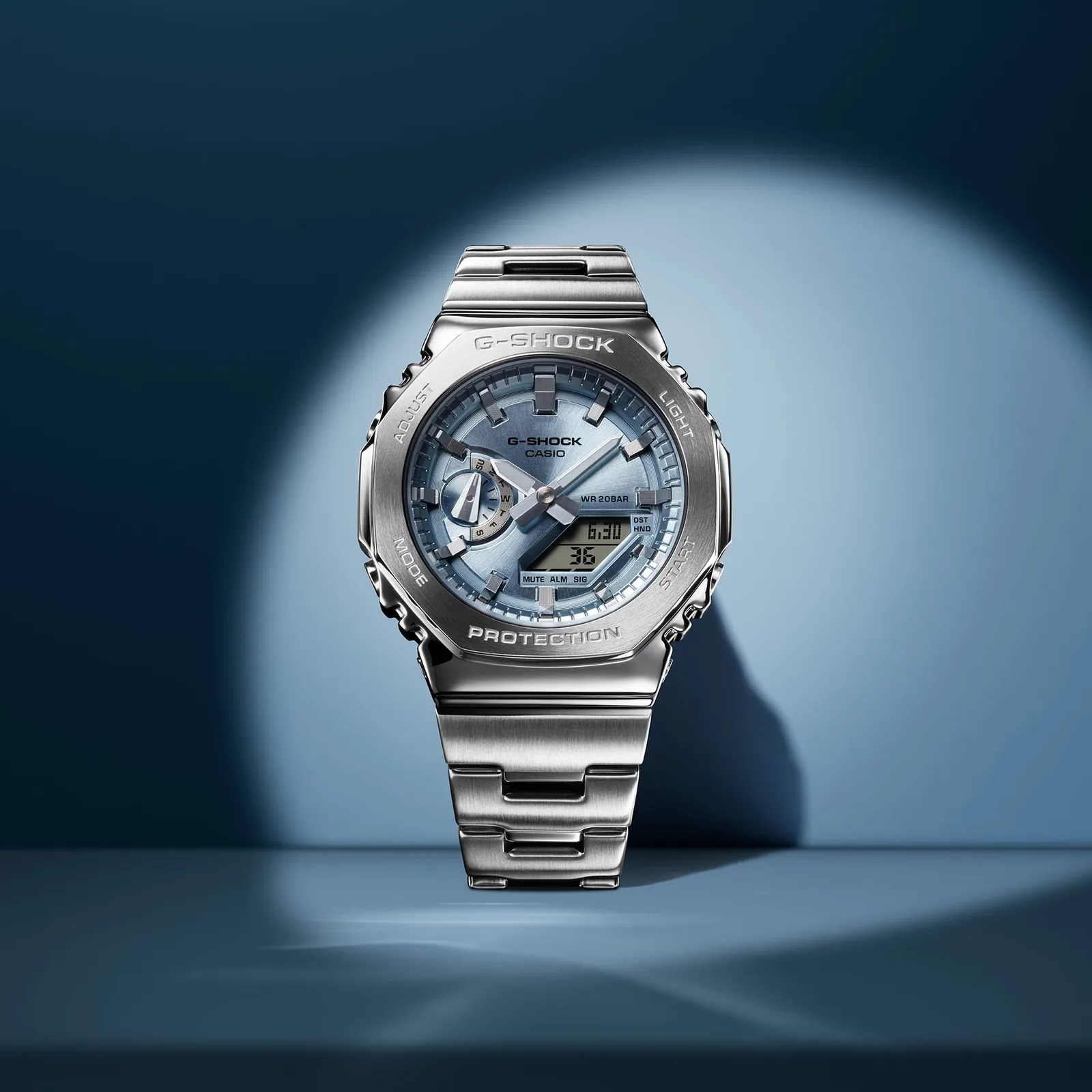 Casio GM-2110D-2A — часы в студийной композиции