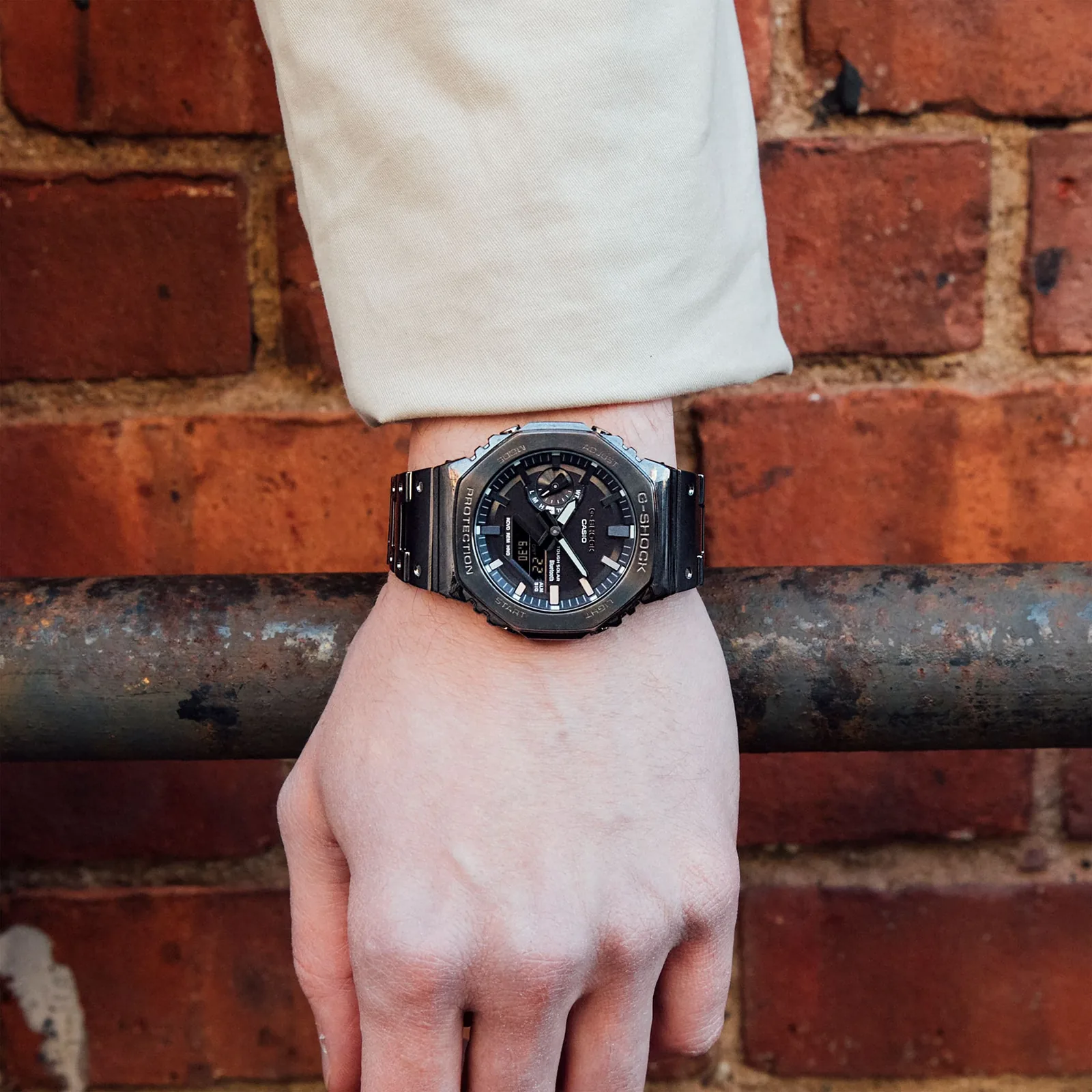 Casio GM-B2100BD-1A — часы на запястье