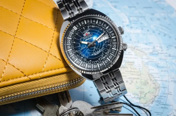 Orient RA-AA0E03L — часы на фоне карты Orient RA-AA0E03L — часы на фоне карты