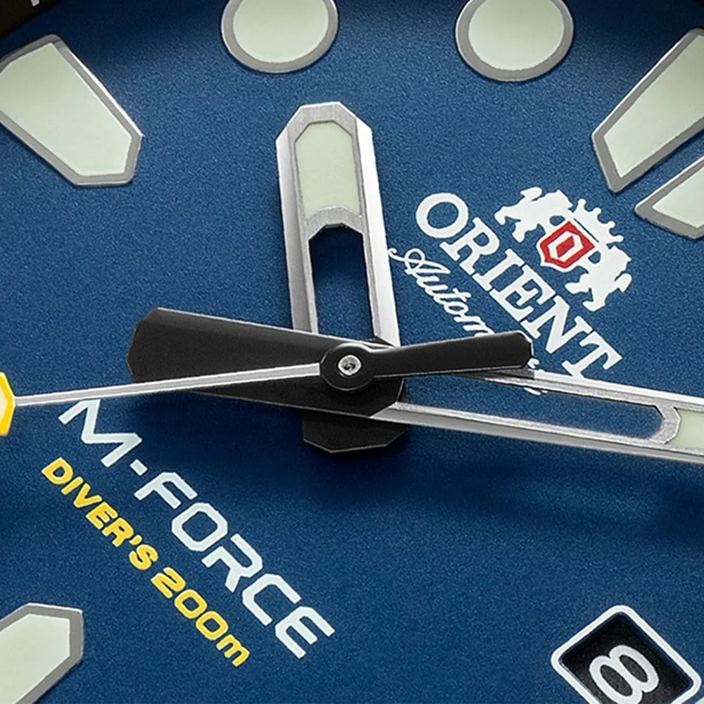Orient RA-AC0L07L — крупный план циферблата