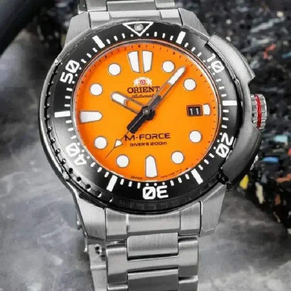 Orient RA-AC0L08Y — студийный снимок