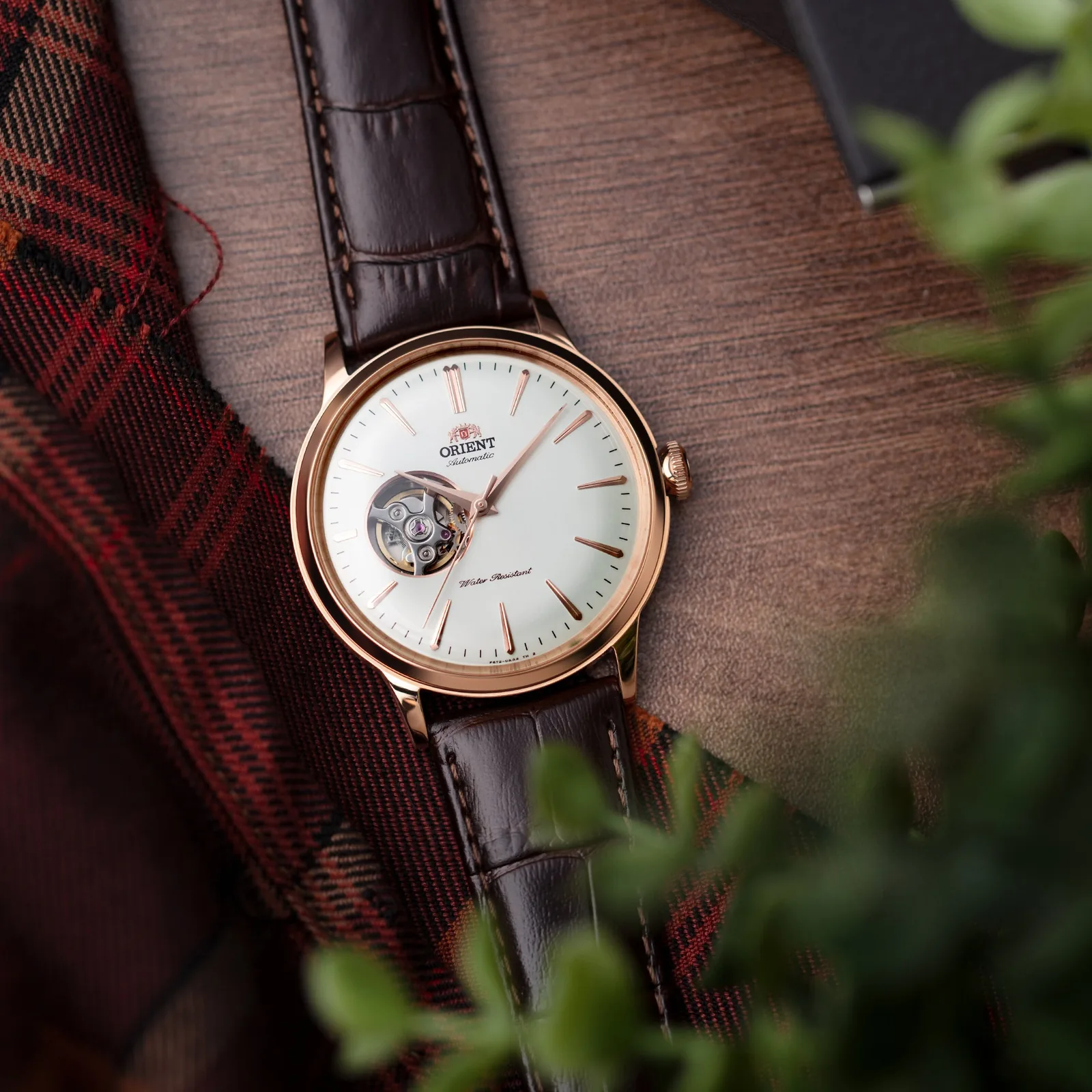 Orient RA-AG0001S — студийный снимок