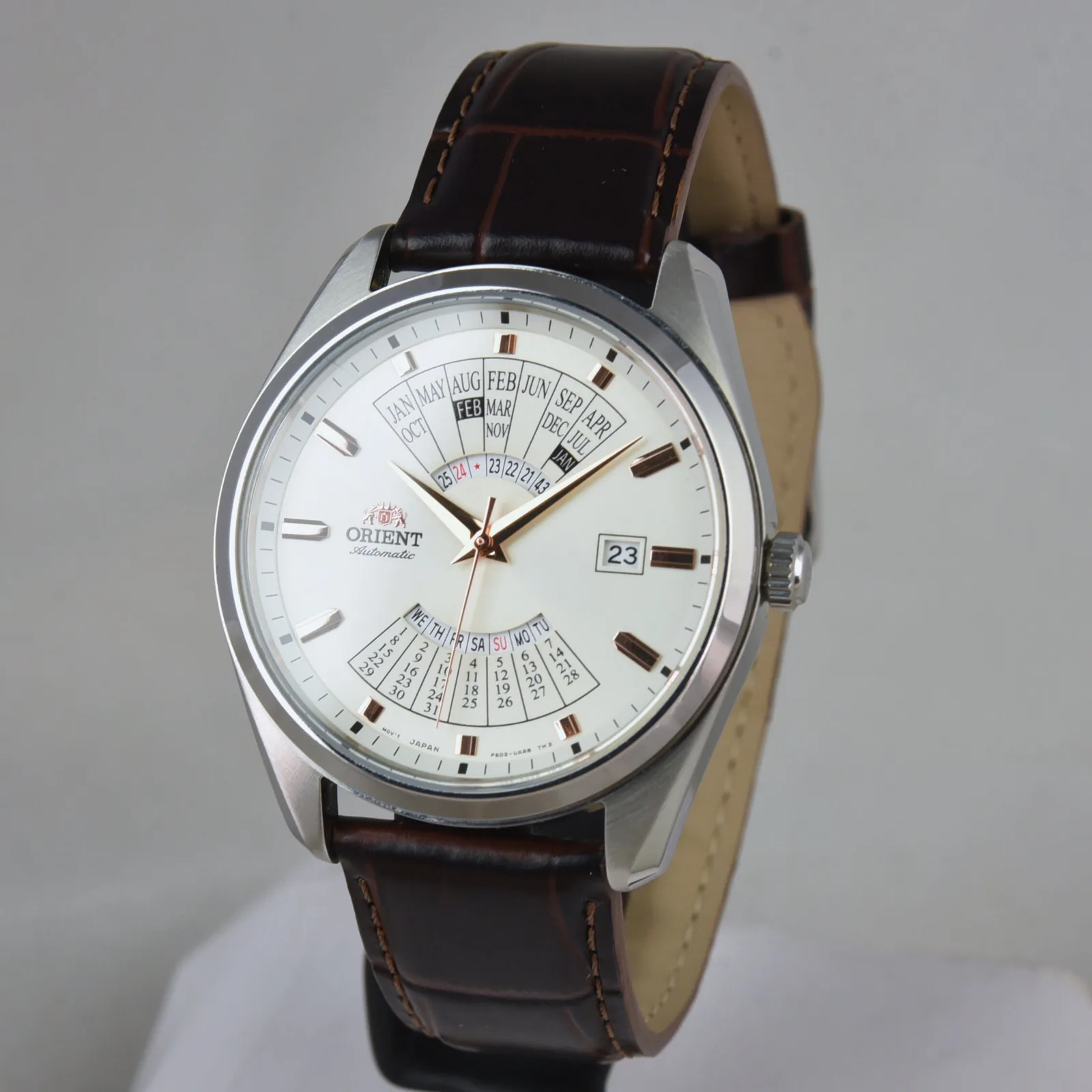 Orient RA-BA0005S — вид под углом