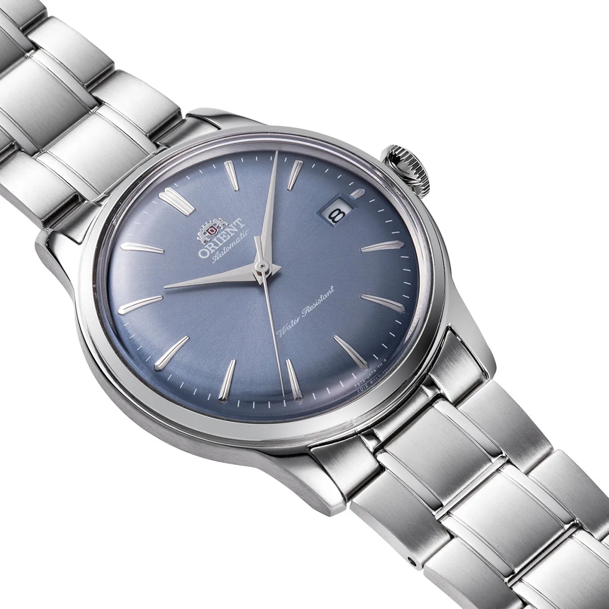 Orient RA-AC0M10L — голубой циферблат и корпус под углом