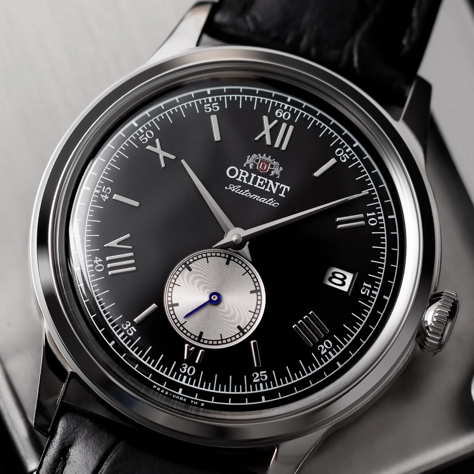 Orient RA-AP0101B — циферблат и малая секундная стрелка крупным планом