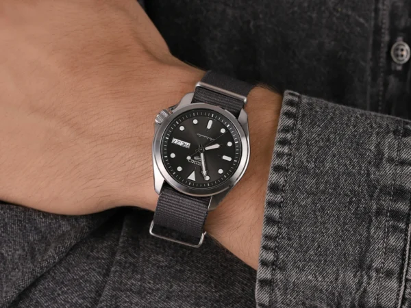 Seiko 5 Sports SRPE61K1 — фотография модели