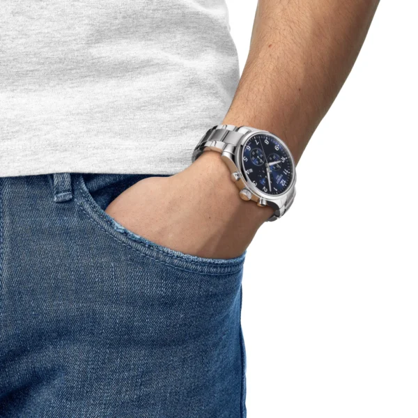 Tissot Chrono XL Chronograph T116.617.11.047.01 — Classic с синим циферблатом на запястье Tissot Chrono XL Chronograph T116.617.11.047.01 — Classic с синим циферблатом на запястье