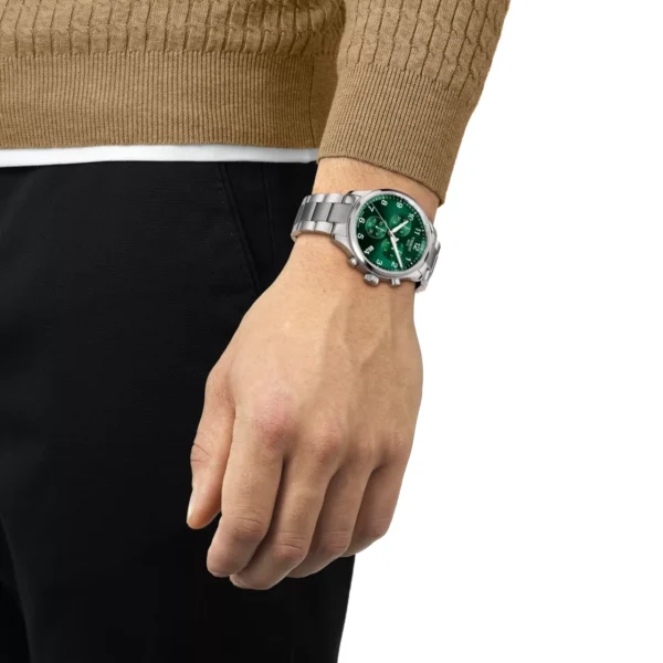 Tissot Chrono XL Chronograph T116.617.11.092.00 — Classic с зелёным циферблатом на запястье Tissot Chrono XL Chronograph T116.617.11.092.00 — Classic с зелёным циферблатом на запястье