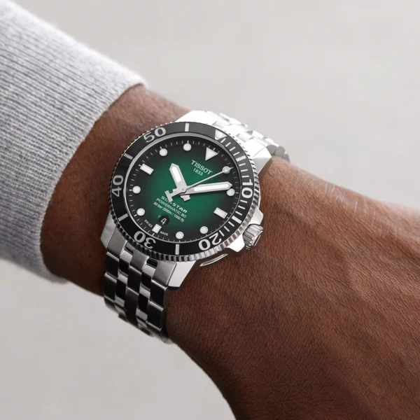 Tissot Seastar 1000 Powermatic 80 T120.407.11.091.01 — с зелёным градиентным циферблатом на запястье