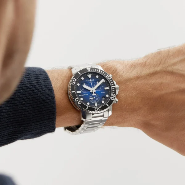 Tissot T120.417.11.041.01 Seastar 1000 Chronograph с синим циферблатом на запястье Tissot T120.417.11.041.01 Seastar 1000 Chronograph с синим циферблатом на запястье