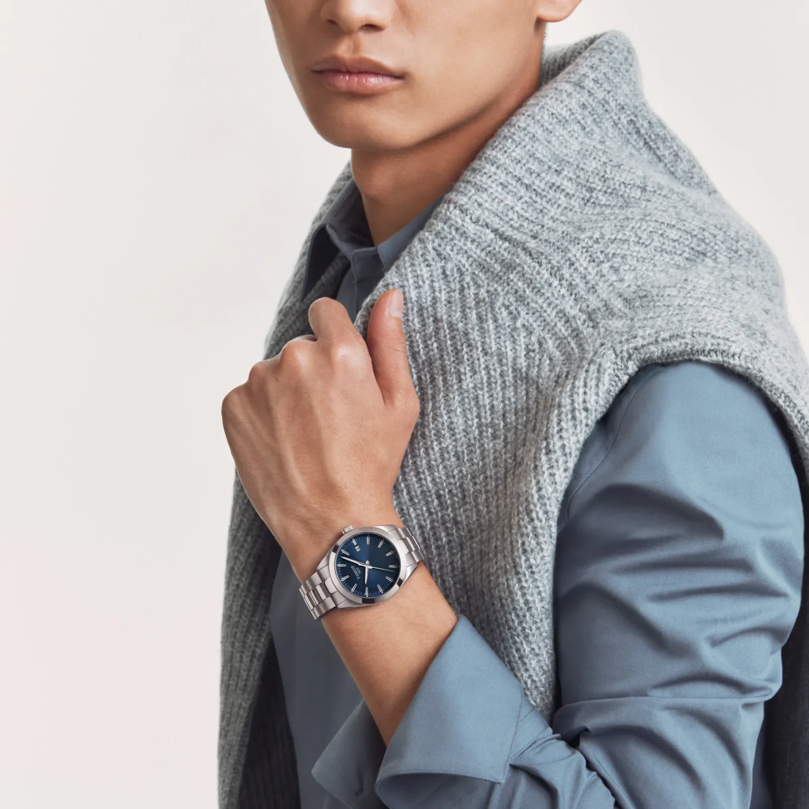 Tissot T127.410.11.041.00 Gentleman с синим циферблатом на запястье