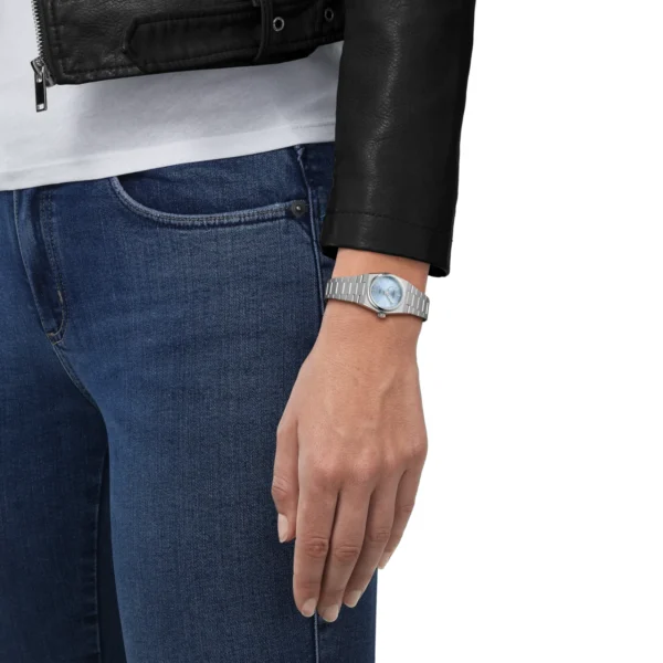 Tissot PRX Quartz T137.010.11.351.00 — с голубым циферблатом на запястье