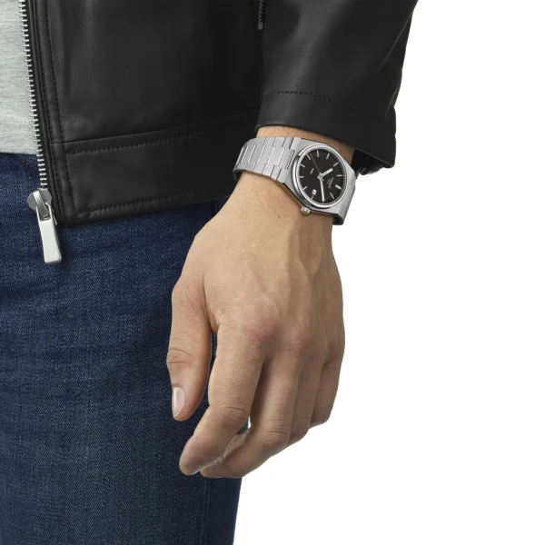 Tissot PRX Quartz T137.410.11.051.00 — с чёрным циферблатом на запястье