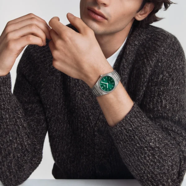 Tissot T137.410.11.091.00 PRX Quartz с зелёным циферблатом на запястье