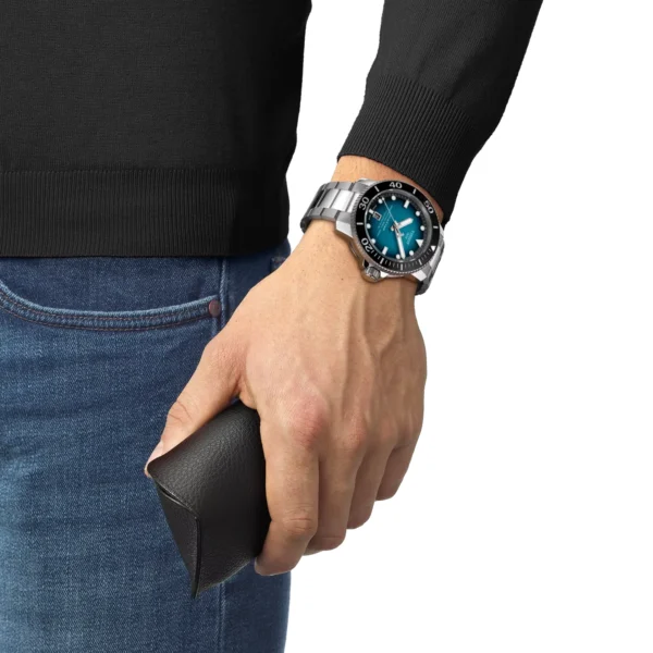 Tissot T120.607.11.041.00 — на запястье